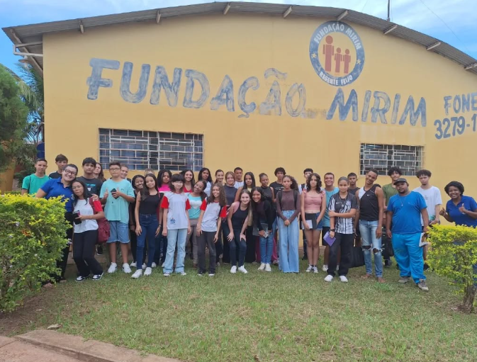 Jovens em apresentação